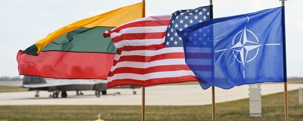 Флаги Литвы, США и НАТО - Sputnik Литва