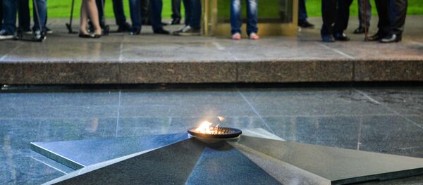 Вечный огонь в Александровском саду Вечный огонь в Александровском саду - Sputnik Lietuva