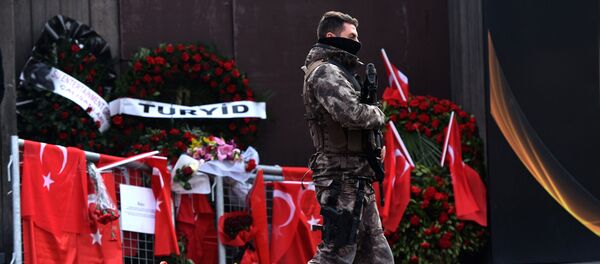 Возле ночного клуба в Стамбуле, где произошел теракт - Sputnik Литва