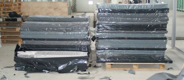 Контрабанда сигарет в поезде, найденная на КПП Кена - Sputnik Литва