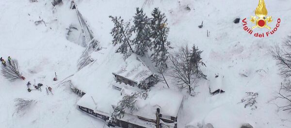 Лавина накрыла отель Rigopiano di Farindola в Италии - Sputnik Литва