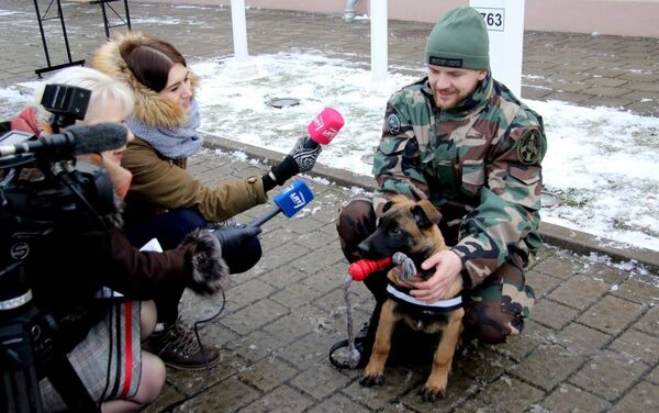 Пограничник Валдас Станцикас и служебная собака Марс - Sputnik Lietuva