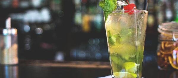 Коктейль на барной стойке - Sputnik Литва