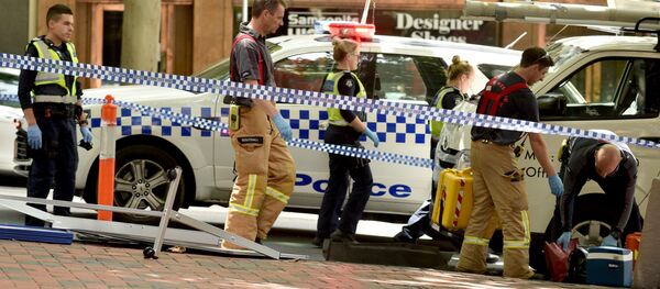 Полиция и медики работают на месте происшествия в Мельбурне - Sputnik Литва