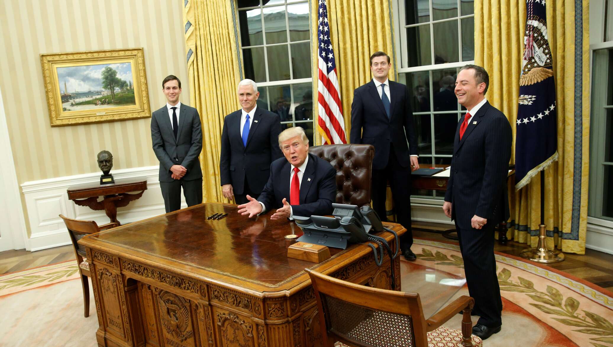 Стол президента сша в овальном кабинете