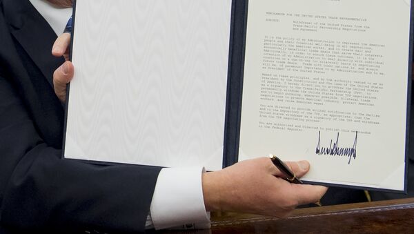 Доанальд Трамп подписал документ о выходе США из ТТП - Sputnik Lietuva