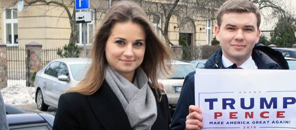 Девушка с флагом США Девушка с флагом США - Sputnik Литва