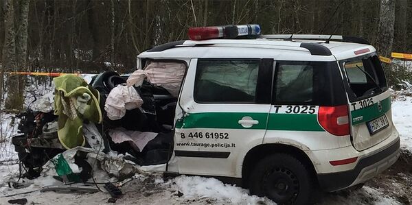 Полицейская машина после аварии - Sputnik Литва
