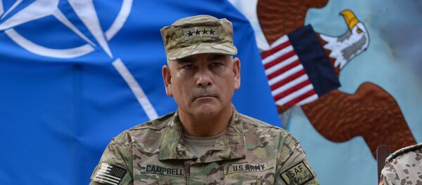 Солдат американской армии перед флагами США и НАТО - Sputnik Литва