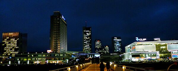 Пешеходный мост и вид на Вильнюс-сити - Sputnik Литва