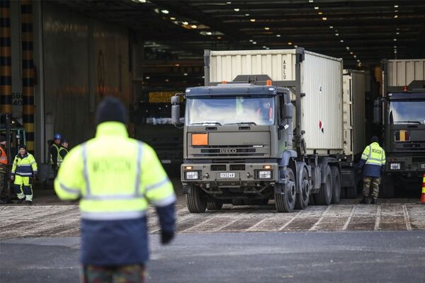 Техника НАТО прибывает в Литву - Sputnik Литва