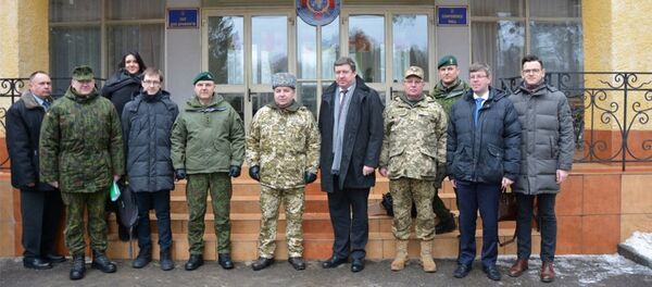 Минобороны Литвы Раймундас Кароблис встретился с литовскими военными на Украине Минобороны Литвы Раймундас Кароблис встретился с литовскими военными на Украине - Sputnik Lietuva