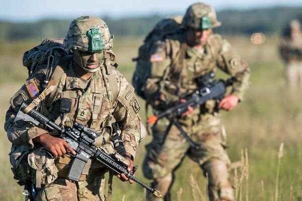 Воздушный десант США участвует в военных учениях в Литве Воздушный десант США участвует в военных учениях в Литве - Sputnik Литва