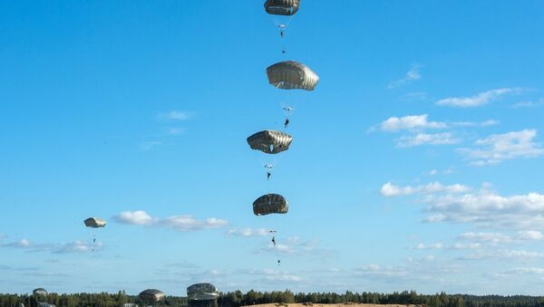 Воздушный десант США участвует в военных учениях в Литве, архиввное фото - Sputnik Литва