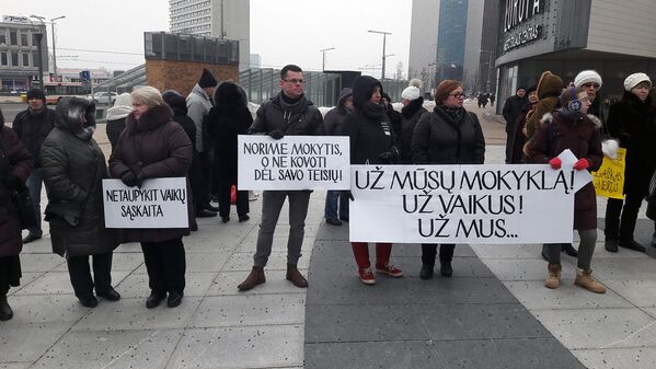 Акция протеста против закрытия Старогородской школы Вильнюса - Sputnik Lietuva