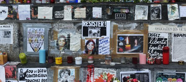 Во Франции объявлен трехдневный траур по погибшим в результате теракта в Ницце - Sputnik Литва