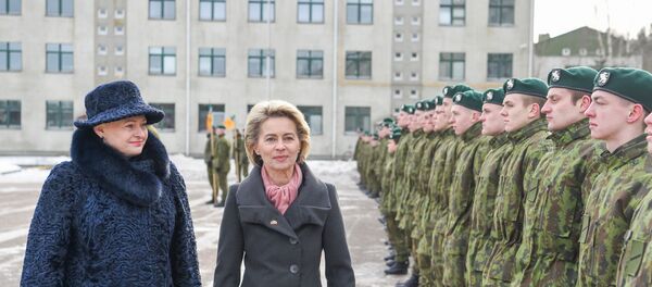 Даля Грибаускайте и министр обороны Германии Урсула фон дер Ляйен - Sputnik Литва