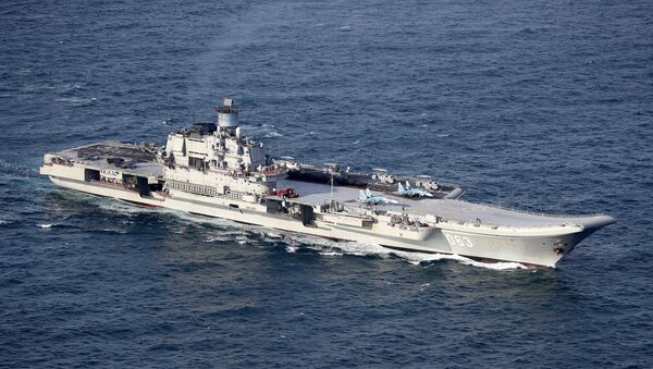 Британские ВМС и ВВС сопровождают российские корабли Адмирал Кузнецов и Петр Великий - Sputnik Lietuva