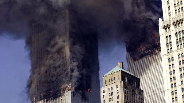 Горящие башни-близнецы в Нью-Йорке 11 сентября 2001 года - Sputnik Lietuva