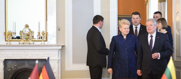 Президент Литвы Даля Грибаускайте и президент Германии Йоахим Гаук Президент Литвы Даля Грибаускайте и президент Германии Йоахим Гаук - Sputnik Литва