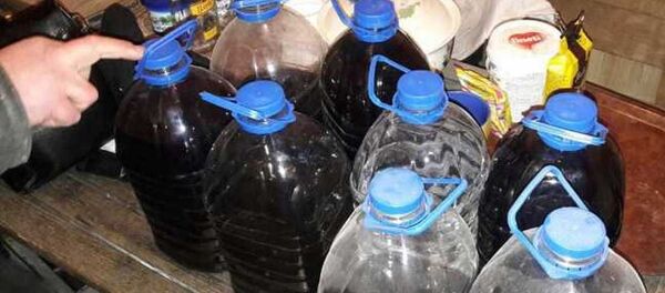 У таможенника дома обнаруженный самогон У таможенника дома обнаруженный самогон - Sputnik Lietuva