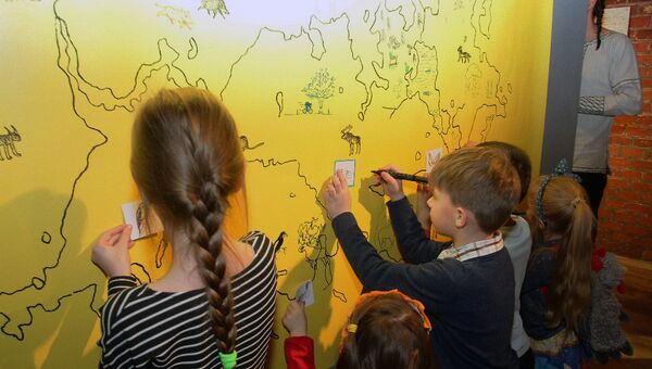 Дети рисуют на карте - Sputnik Литва