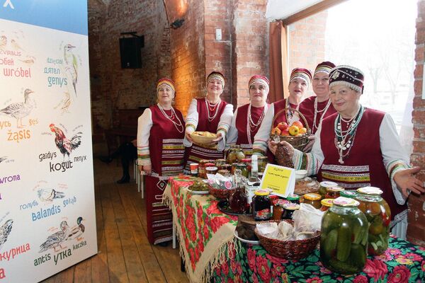 Ансамбль Подруги из Озерского района Ансамбль Подруги из Озерского района - Sputnik Литва