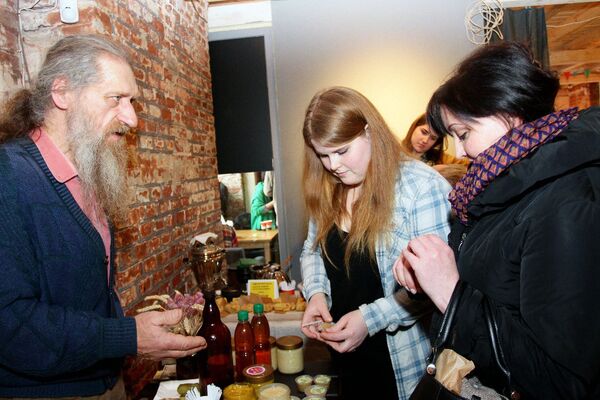 Натуральные изделия на выставке Рядом с лесом Натуральные изделия на выставке Рядом с лесом - Sputnik Литва