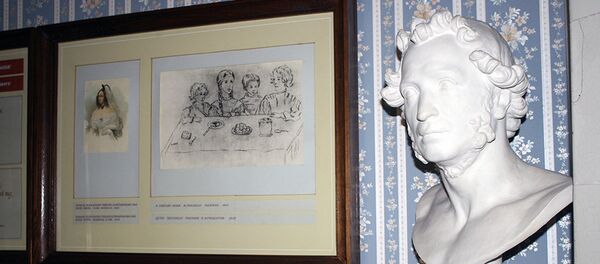 Бюсты Александра Пушкина украшают каждую комнату усадьбы в Маркучай Бюсты Александра Пушкина украшают каждую комнату усадьбы в Маркучай - Sputnik Lietuva