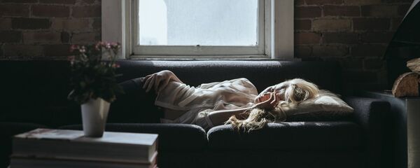 Девушка отдыхает, архивное фото Девушка отдыхает, архивное фото - Sputnik Lietuva