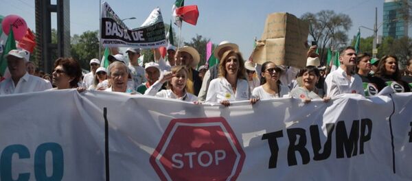 Протест против Трампа в Мексике - Sputnik Литва