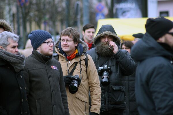Скучающие фотографы литовских СМИ во время акции протеста - Sputnik Литва
