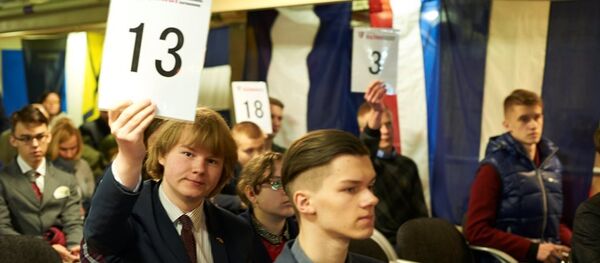 Ученики 9-12 классов принимают участие в конкурсе Ученики 9-12 классов принимают участие в конкурсе - Sputnik Литва