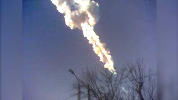 Падение метеорита над Челябинском в феврале 2013 года. Архивные кадры - Sputnik Литва