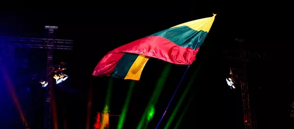 Флаг Литвы на концерте во время праздника День восстановления государственности Флаг Литвы на концерте во время праздника День восстановления государственности - Sputnik Lietuva