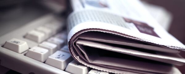 Газета на клавиатуре, архивное фото - Sputnik Литва