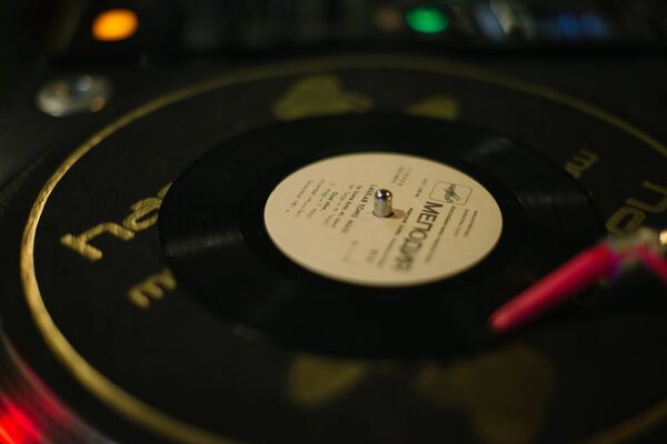 Грампластинка в баре PERONAS - Sputnik Литва