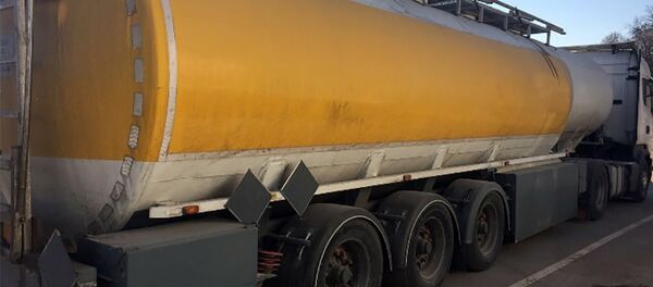 Таможенники задержали тягач с контрабандным топливом Таможенники задержали тягач с контрабандным топливом - Sputnik Lietuva