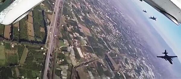 Боевая работа российских Су-25 с АвБ Хмеймим в сопровождении сирийских МиГ-29 Боевая работа российских Су-25 с АвБ Хмеймим в сопровождении сирийских МиГ-29 - Sputnik Lietuva