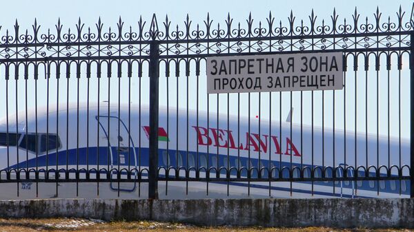 Самолет авиакомпании Белавиа в национальном аэропорту Минск - Sputnik Литва