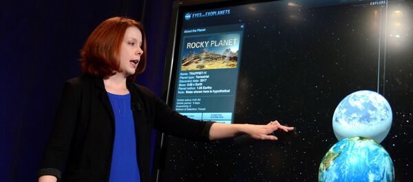 Астроном из Института исследований космоса с помощью космического телескопа в Балтиморе Николь Льюис - Sputnik Литва