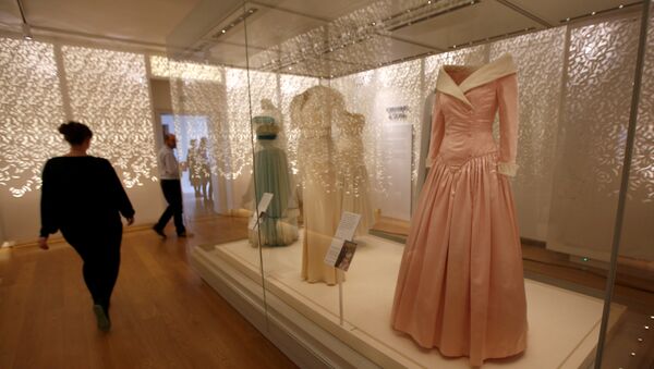 Выставка платьев принцессы Дианы в Лондоне - Sputnik Lietuva