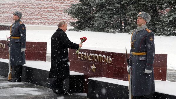 Церемония возложения венка к Могиле неизвестного солдата в День защитника Отечества - Sputnik Литва