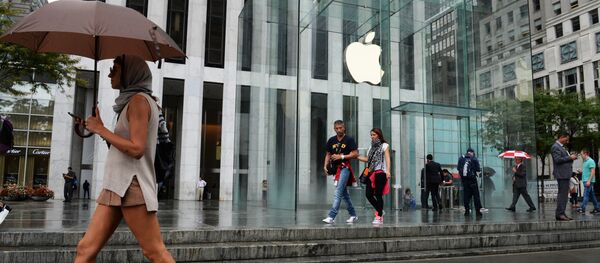 Фирменный магазин Apple на 5-й авеню в Нью-Йорке. - Sputnik Lietuva