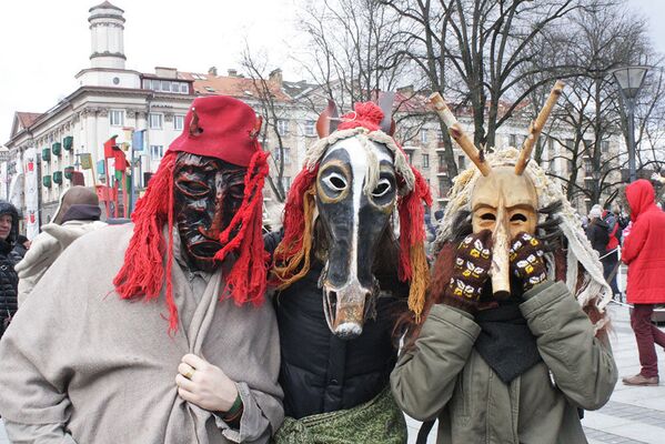 На Масленицу люди одели традиционные литовские маски - Sputnik Lietuva
