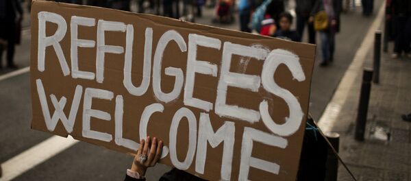 Беженцы на митинге - Sputnik Литва