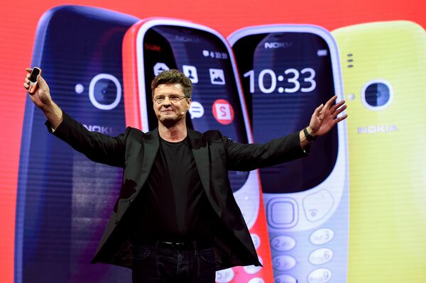 СЕО Арто Нуммела презентует обновленную Nokia 3310 - Sputnik Литва