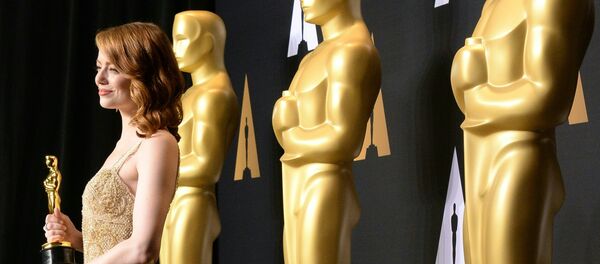 Эмма Стоун со статуэткой Оскар - Sputnik Литва
