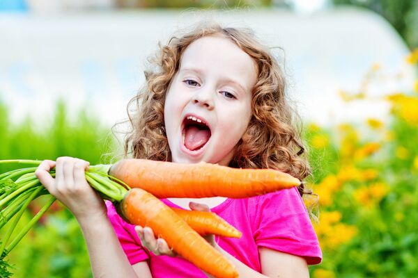 Девочка с морковкой - Sputnik Литва