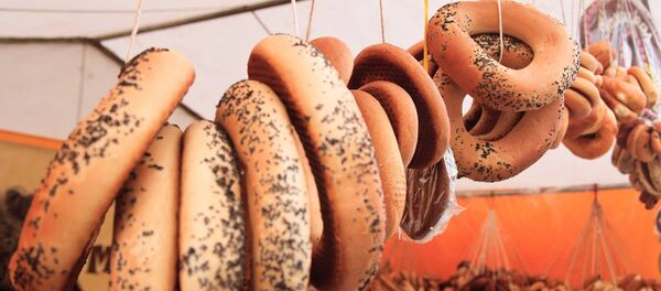 Бублики с маком на ярмарке Казюкаса Бублики с маком на ярмарке Казюкаса - Sputnik Lietuva